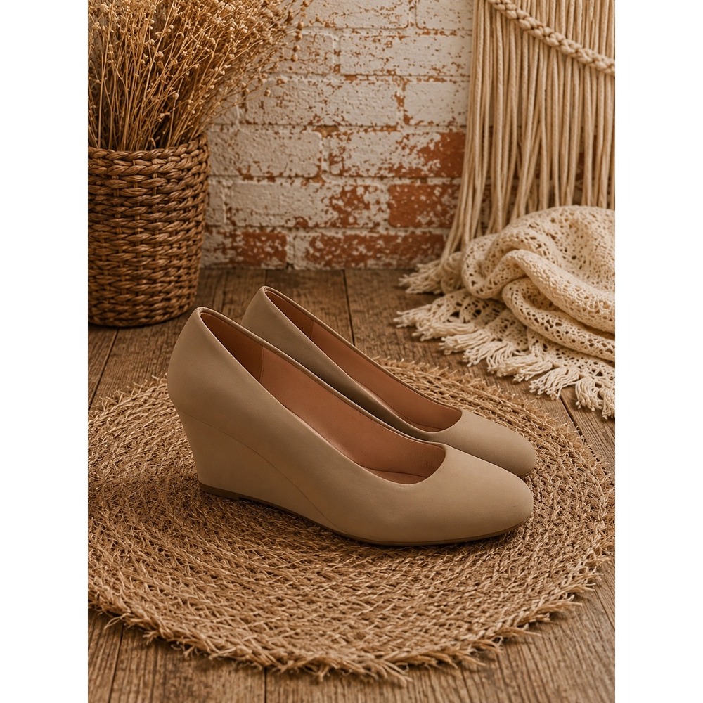 Taupe Round Toe Wedge Pumps 8.5 Office Chic Preppy Classic Modern Minimalist